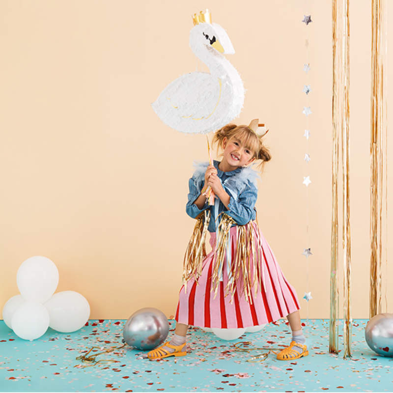 Kindergeburtstag-Zieh_Pinata_Schwan_1