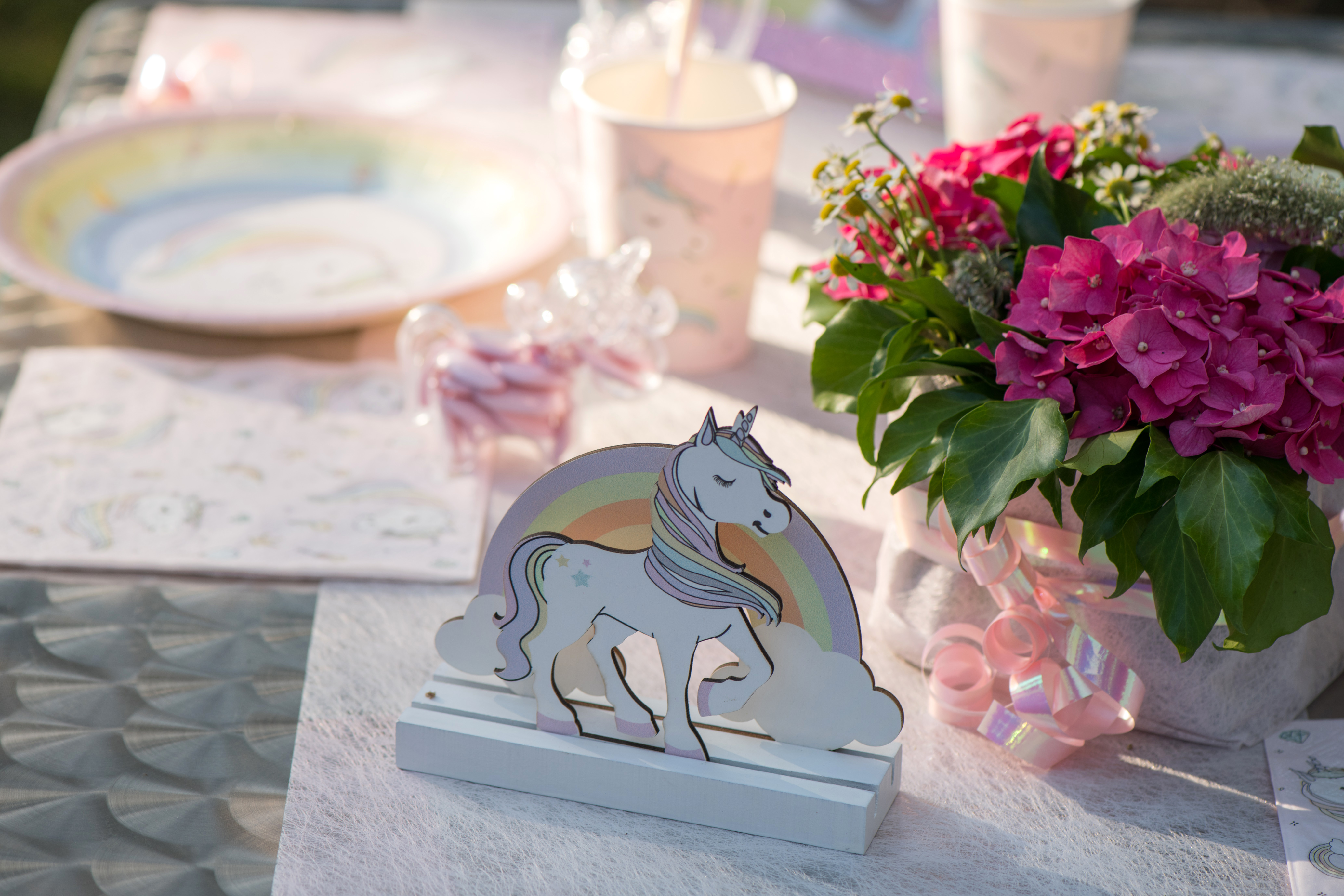 Blume, Blumen-Arrangement, Blumenstrauß, Geranie, Teller