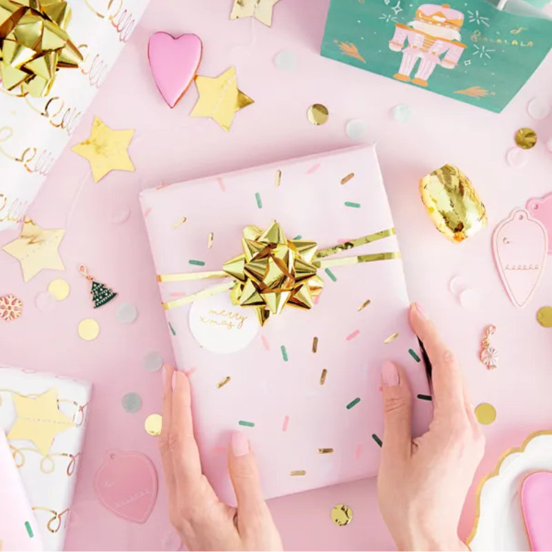 Kindergeburtstag-Geschenkband_mit_Rosetten_Gold_2