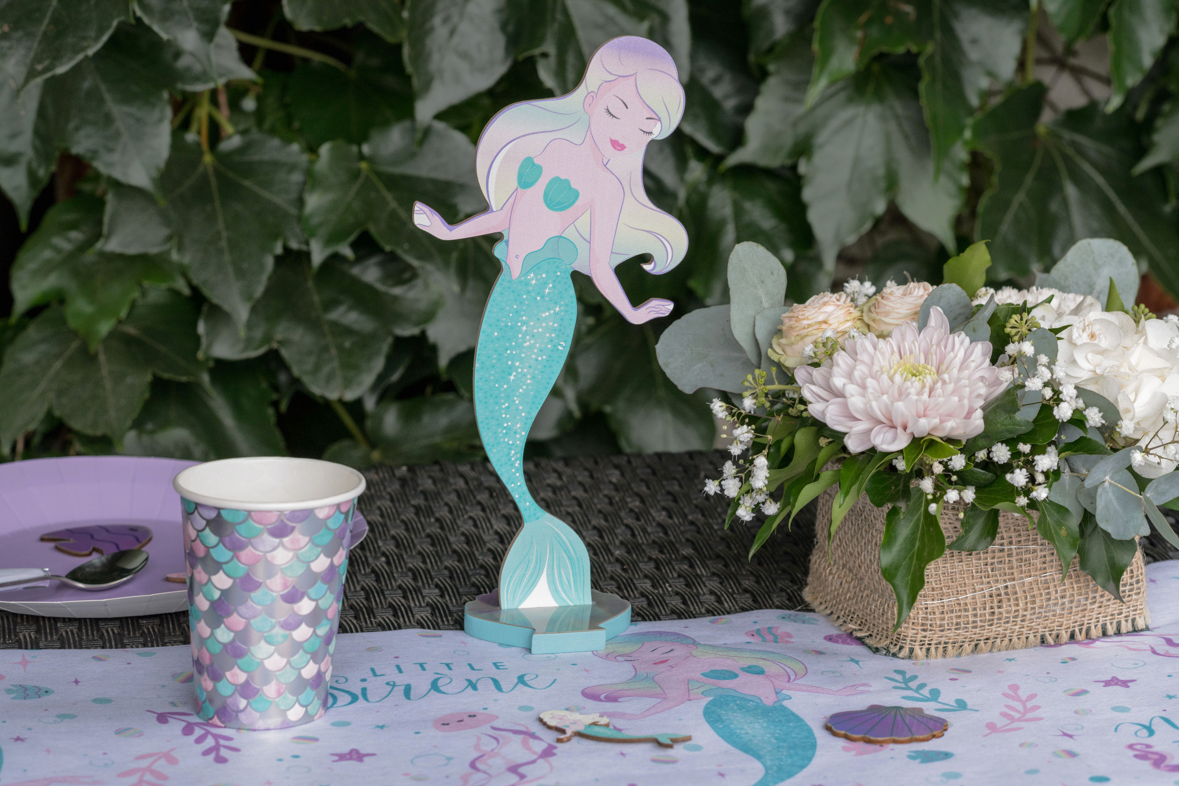 Blume, Blumen-Arrangement, Blumenstrauß, Rose, Tasse