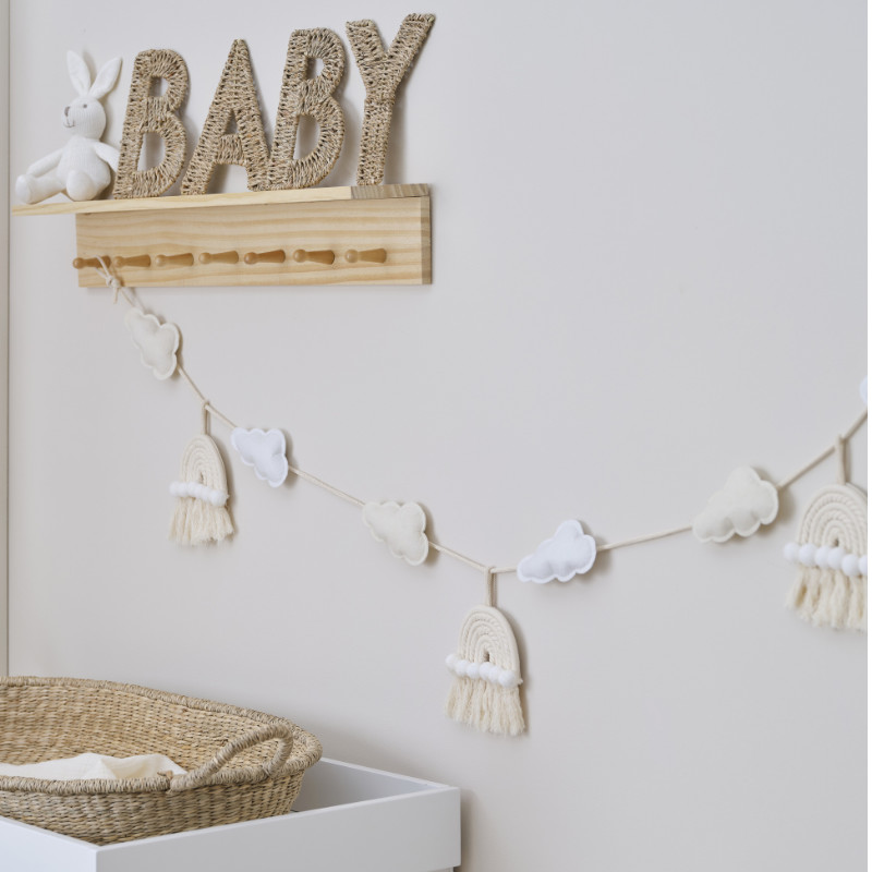 Kindergeburtstag-Girlande_Baby_Regenbogen_und_Wolken_Makrame_2