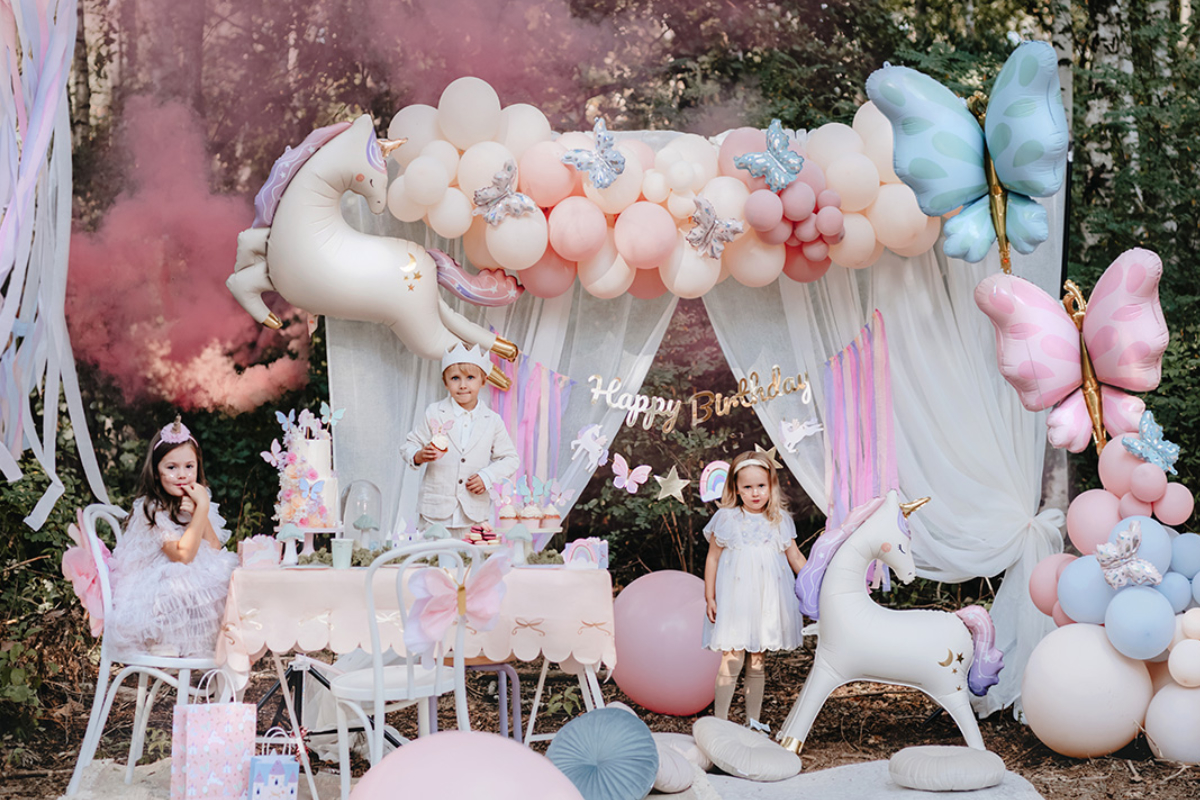 Kindergeburtstag, Ballongarage, Einhorngirlande, Pastellfarben, Ballonente fest
