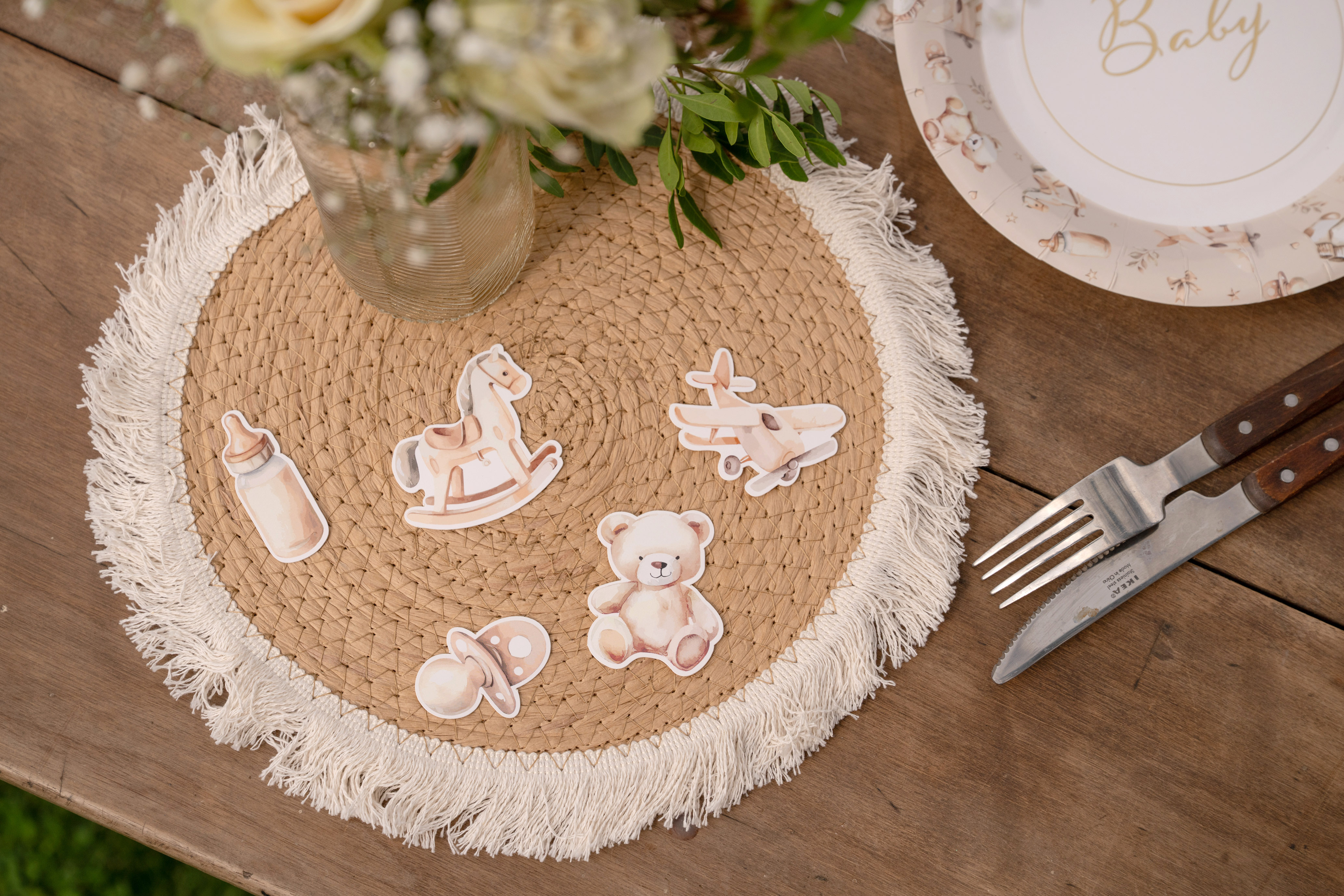 Dekoration für Zuhause, Teppich, Besteck, Gabel, Teller