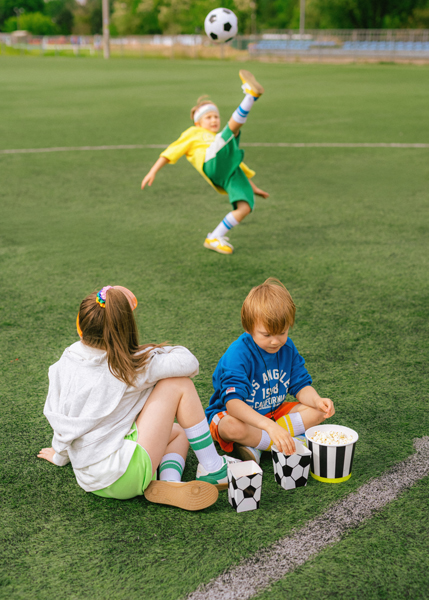 Fußball-Ball, Kurze Hose, Junge, Kind, Person