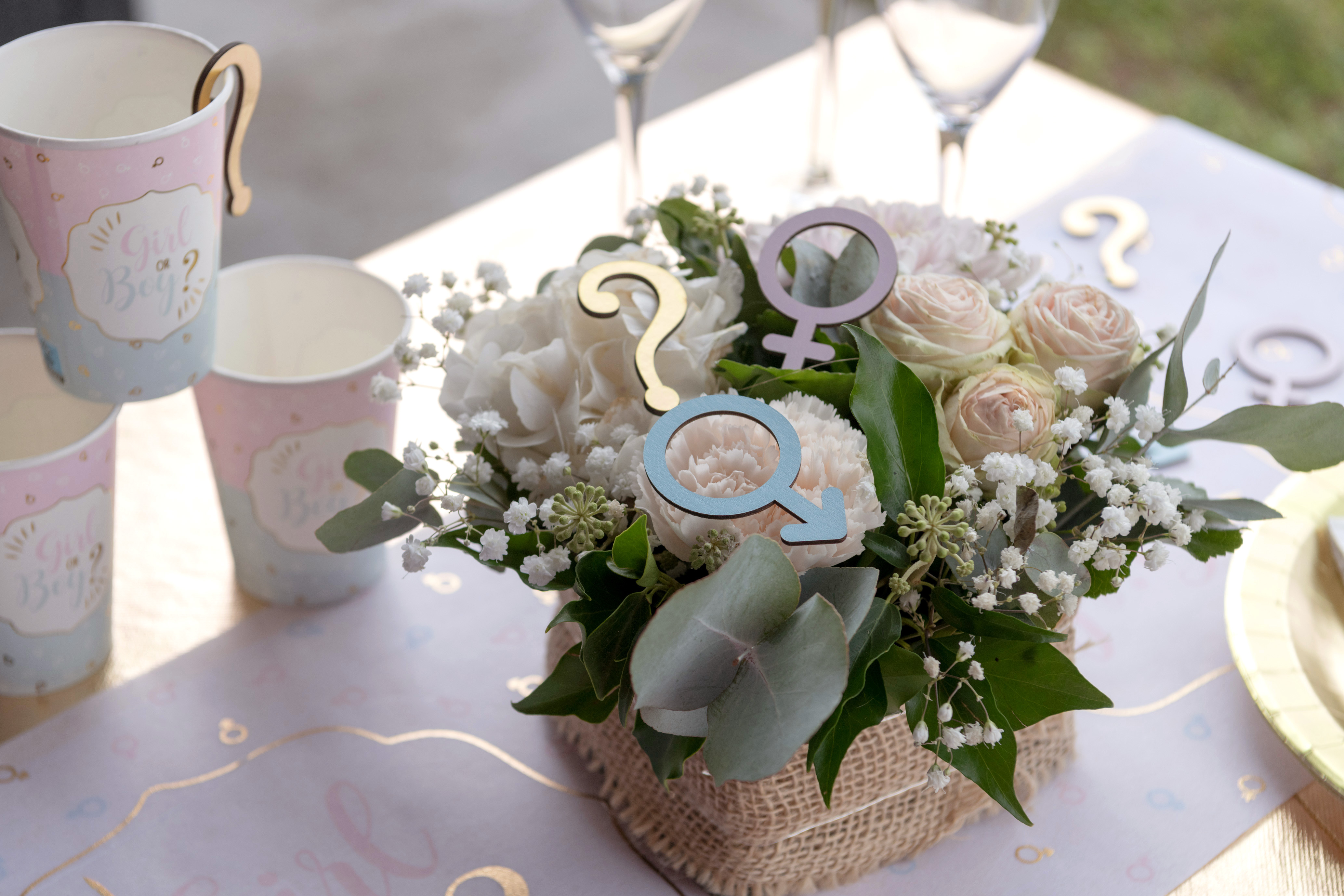 Blume, Blumen-Arrangement, Blumenstrauß, Rose, Tasse