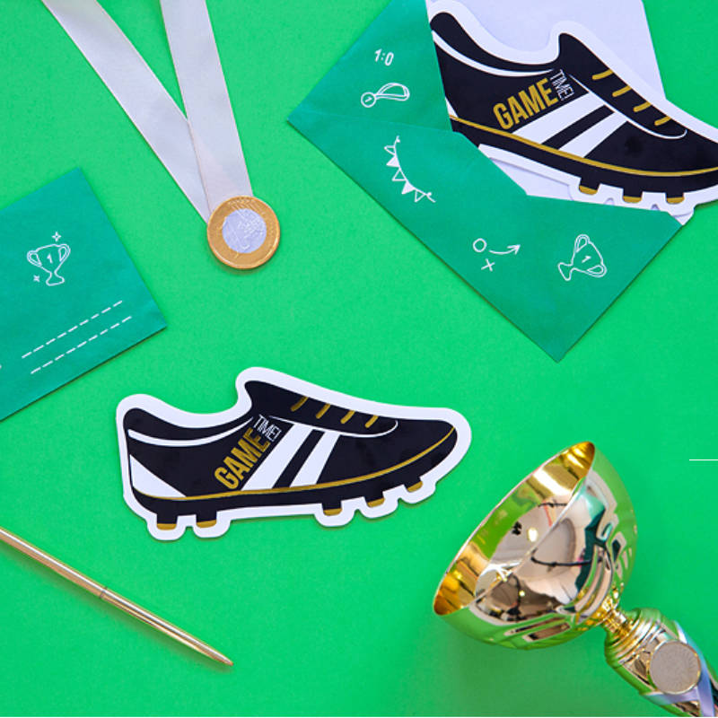 Kindergeburtstag-Einladungskarten-Fussballschuh-2