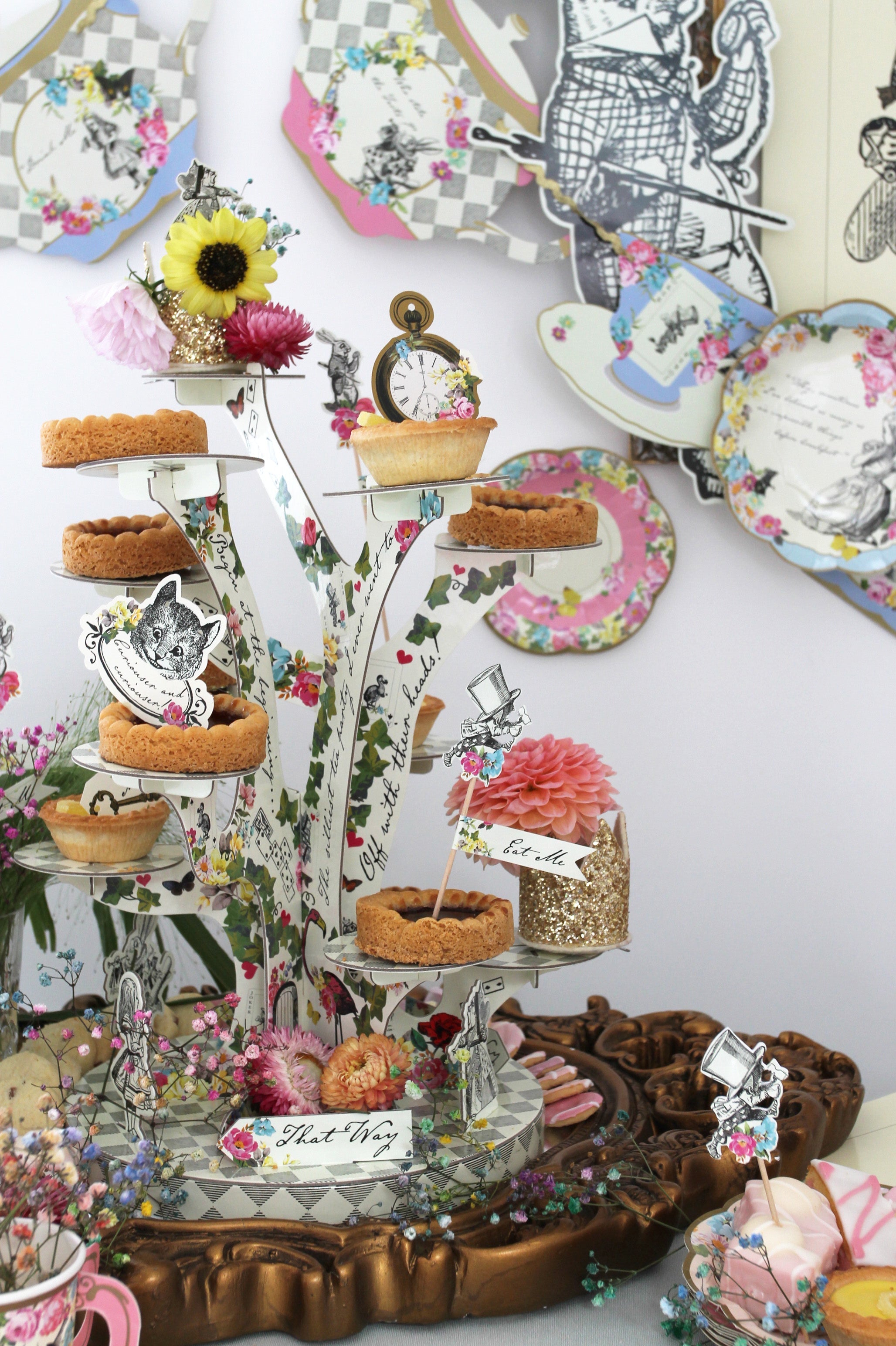 kinderparty tt_alice_table_14_d9b7e858-e47b-44eb-ba12-3d6e4e43b78c